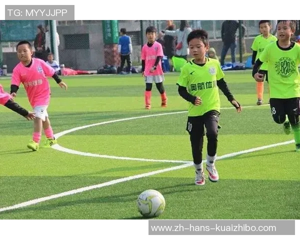 足球小明星的成长之路与梦想追逐的精彩瞬间